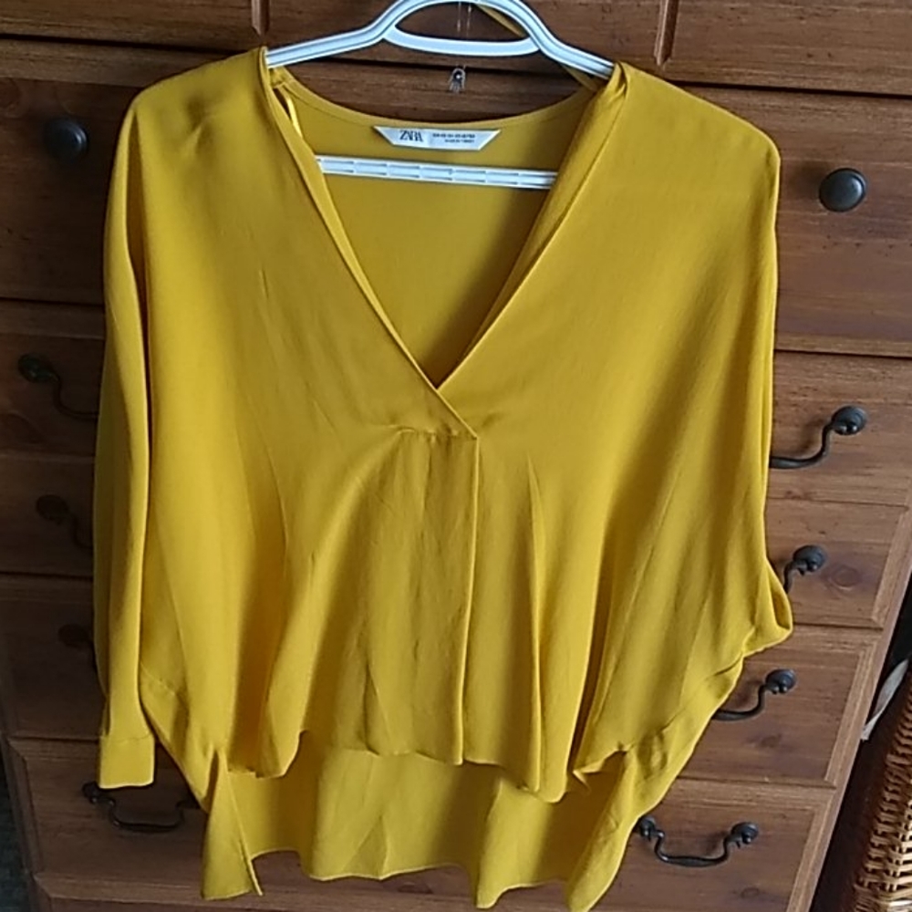Yellow hi low top from Zara looks great with tight